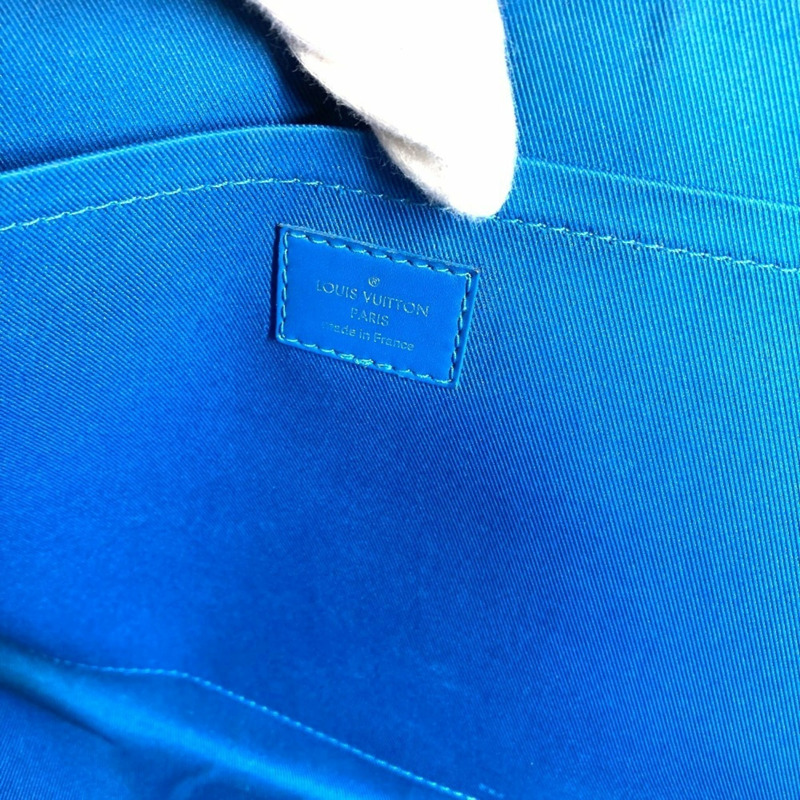 路易威登 N64032 Damier Graphite Pochette Jour GM 手袋。這款 GM 手袋採用 L 型拉鍊，黑色帆布材質。男女皆宜。-10