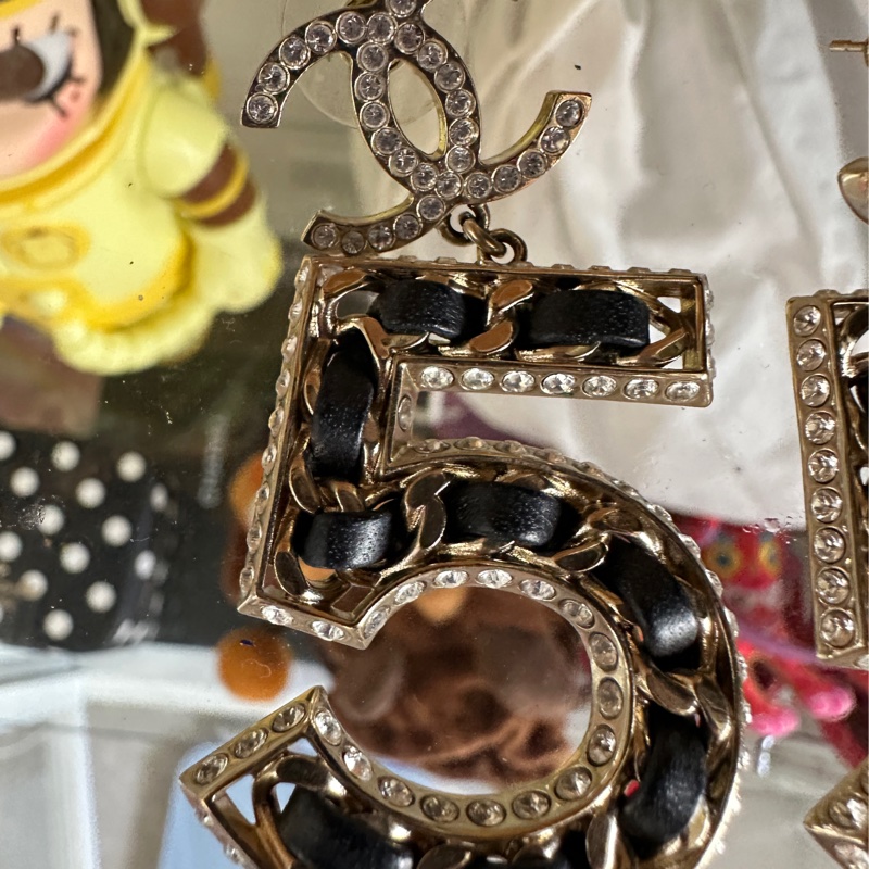 CHANEL No.5皮穿鏈秀款水鑽耳環-1