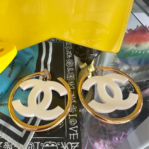 CHANEL秀款超稀有夾式耳環