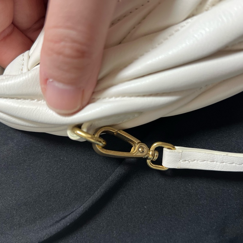 MIU MIU Wander Matelassé 納帕皮革半月形手袋-小號-21