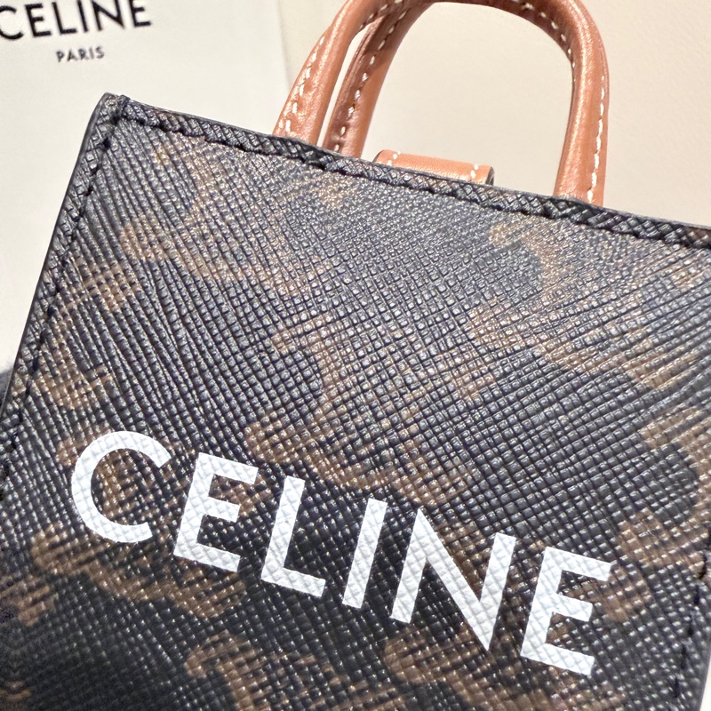 全新✨CELINE✨凱旋門標誌老花滿印掛件鑰匙包-14