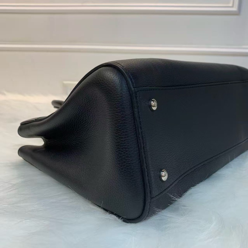 CHANEL香奈兒郵差包Noe Executive公文包 黑色銀扣托特包 可拆卸肩帶斜挎包  经典款女士手袋 材质：牛皮 颜色:黑银 尺寸：35cm 年份：23开 成色：轻微使用痕迹 配件：尘袋、-1