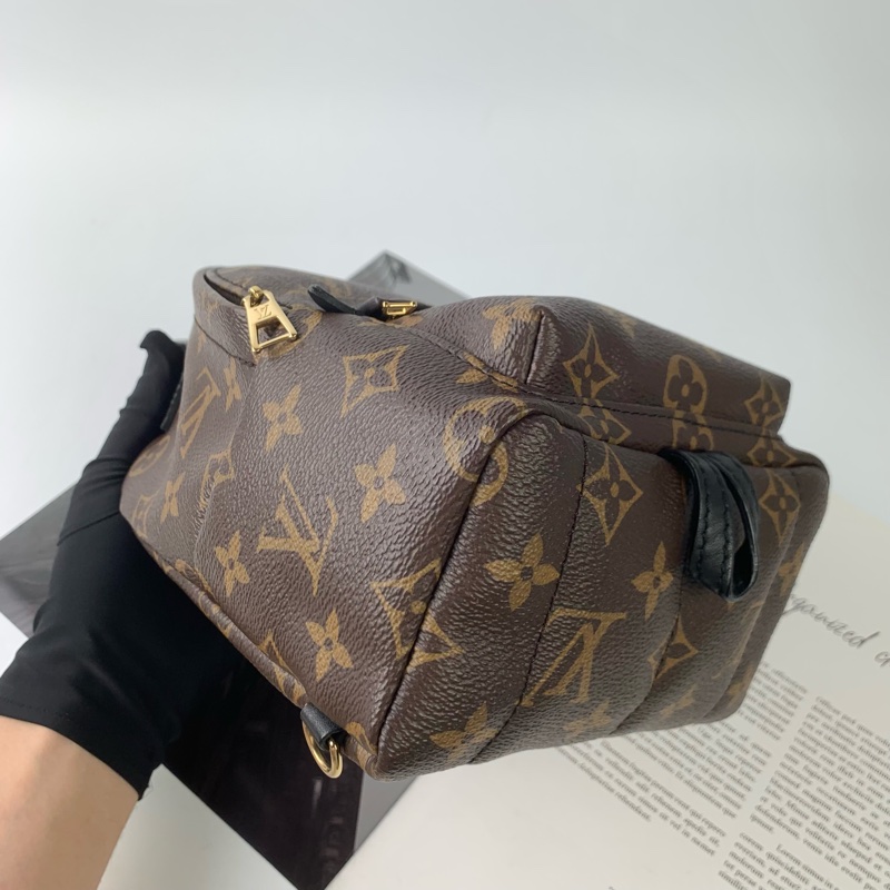 Lv小書包 包況新 色澤保存很優✅專櫃購證👍-4