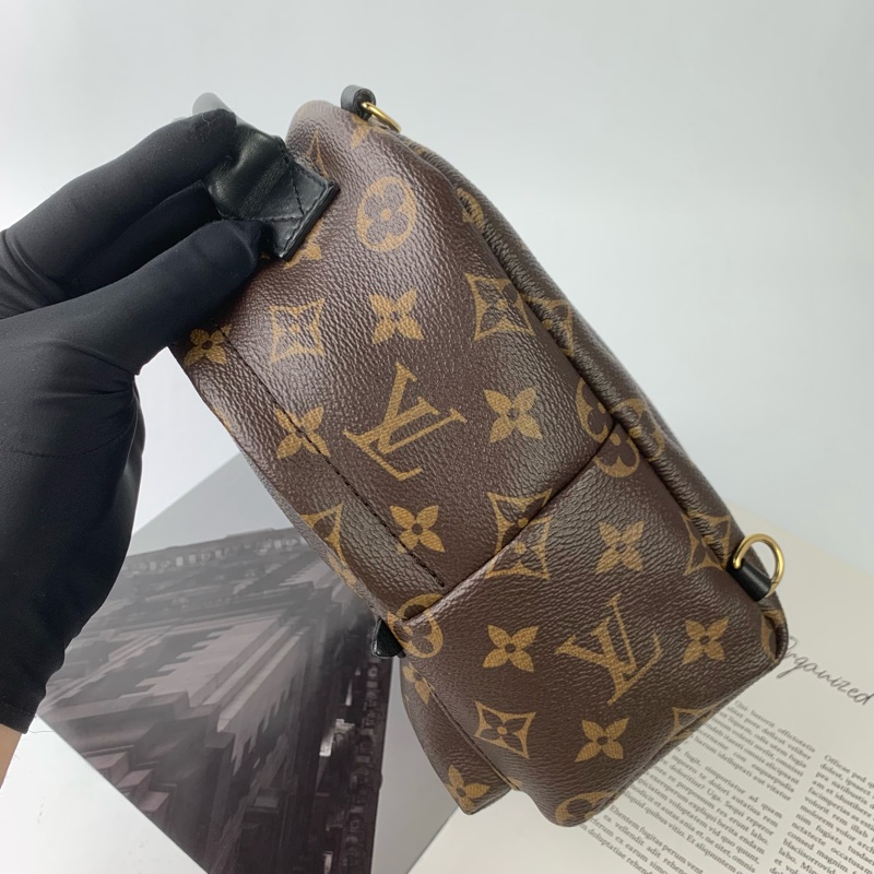 Lv小書包 包況新 色澤保存很優✅專櫃購證👍-6