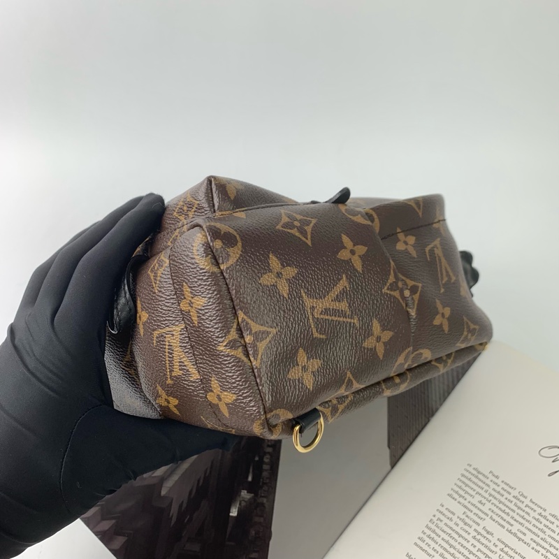 Lv小書包 包況新 色澤保存很優✅專櫃購證👍-7