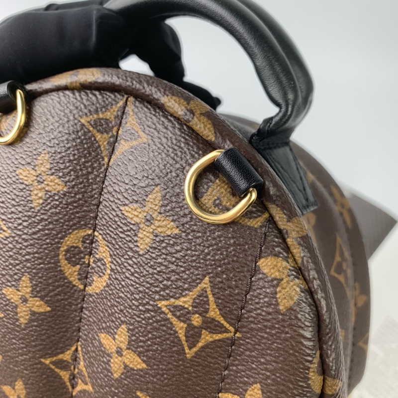 Lv小書包 包況新 色澤保存很優✅專櫃購證👍-12