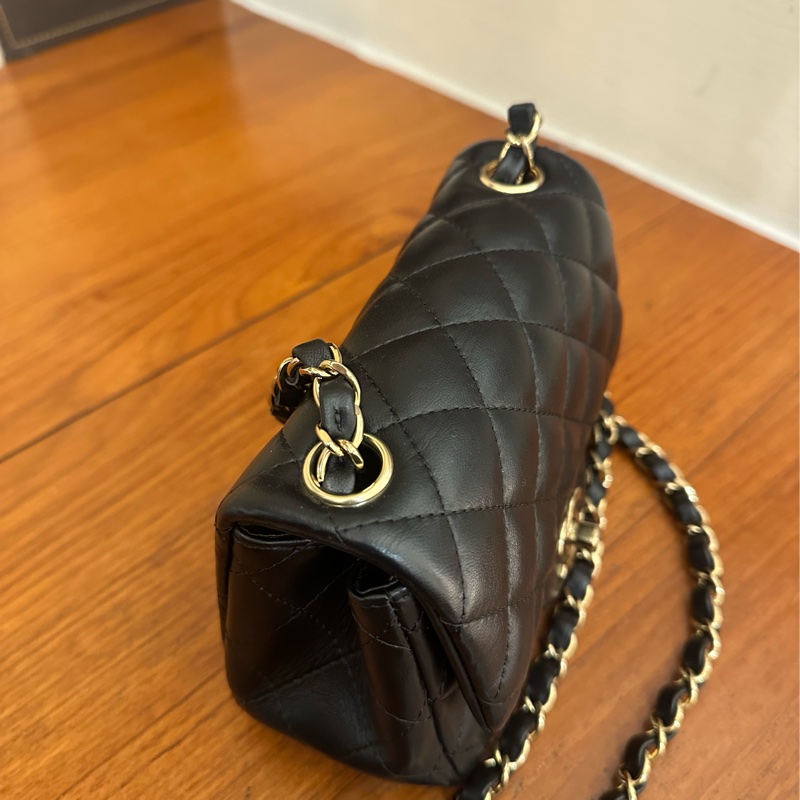 CHANEL 黑菱格淡金雙C超夯方胖鏈包 專櫃代購賣超貴…-3