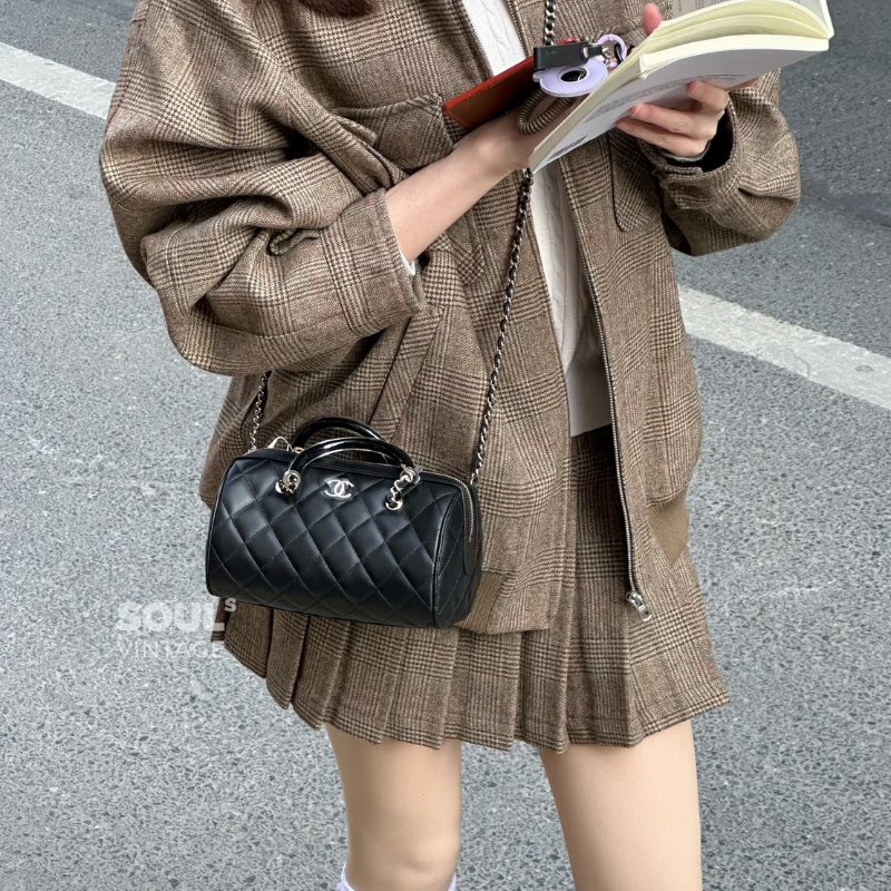 CHANEL 25C菱格紋小羊皮保齡球包 - 黑金-1