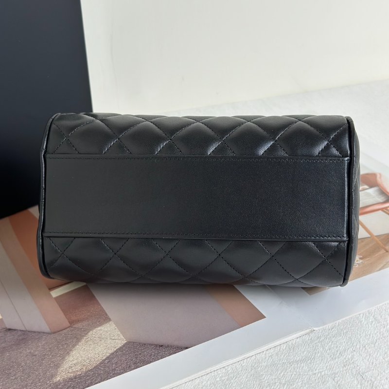 CHANEL 25C菱格紋小羊皮保齡球包 - 黑金-5