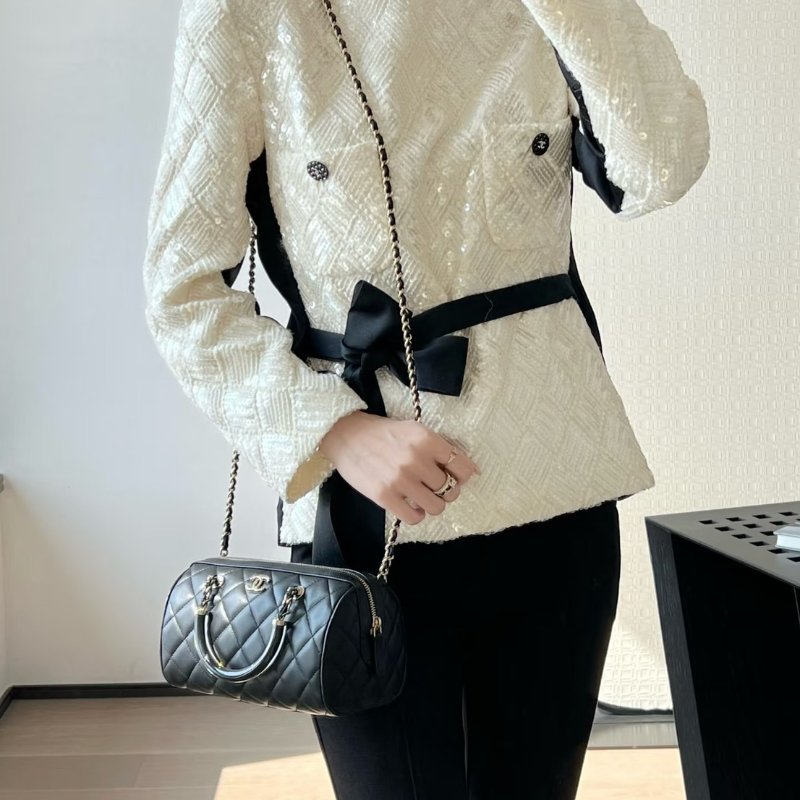 CHANEL 25C菱格紋小羊皮保齡球包 - 黑金-8