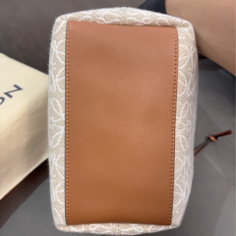 LOEWE Cubi Anagram老花飯盒包-2