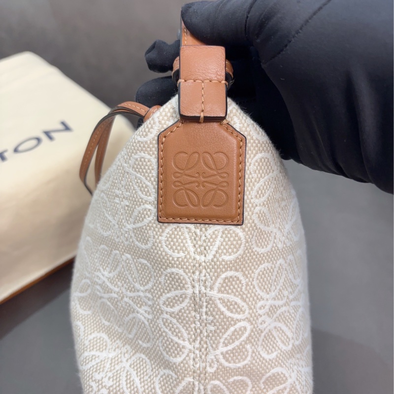 LOEWE Cubi Anagram老花飯盒包-3
