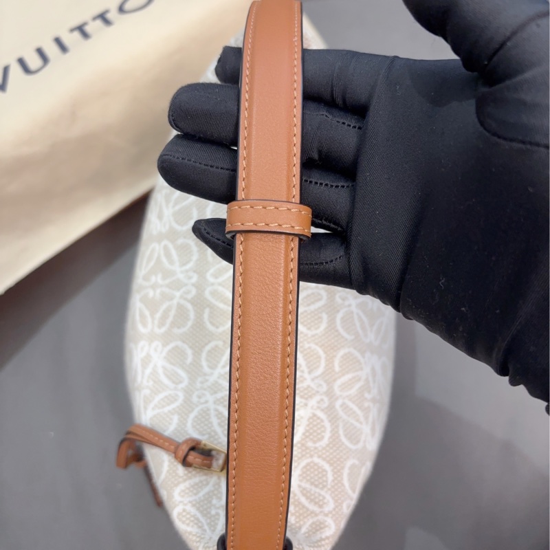 LOEWE Cubi Anagram老花飯盒包-4