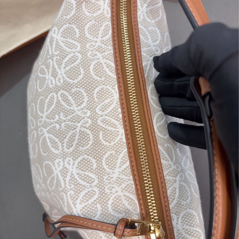 LOEWE Cubi Anagram老花飯盒包-6