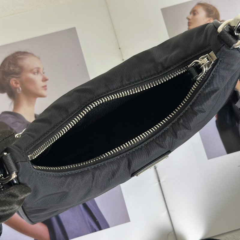 PRADA 經典三合一尼龍斜背包 - 黑銀-5