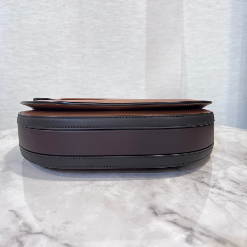 Burberry焦糖牛皮深咖背帶金釦半圓下蓋肩斜背包-3