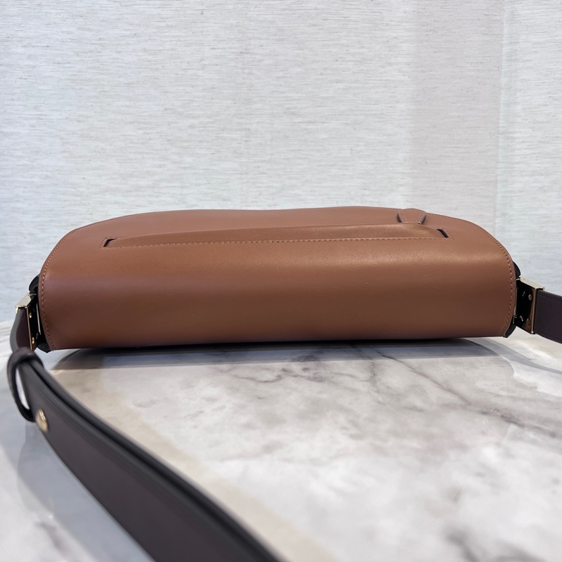 Burberry焦糖牛皮深咖背帶金釦半圓下蓋肩斜背包-5