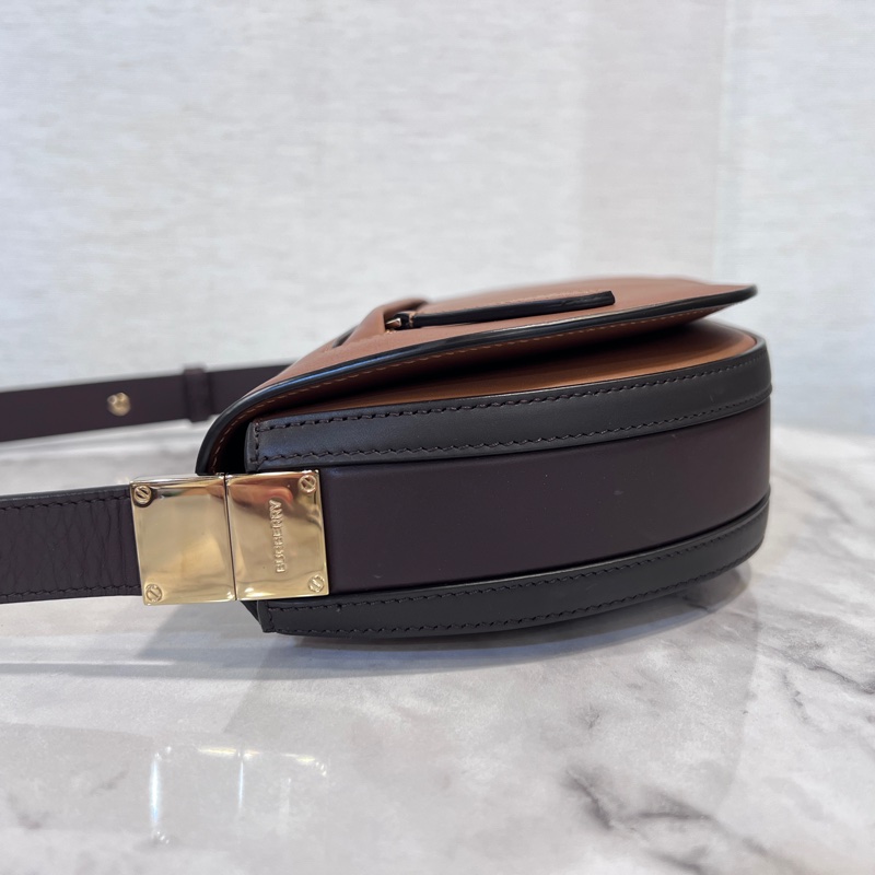 Burberry焦糖牛皮深咖背帶金釦半圓下蓋肩斜背包-6