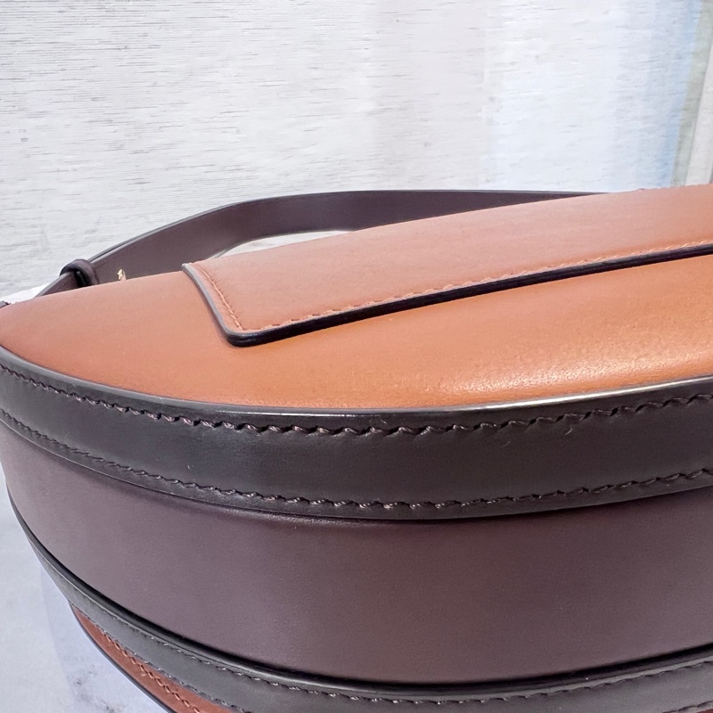 Burberry焦糖牛皮深咖背帶金釦半圓下蓋肩斜背包-9