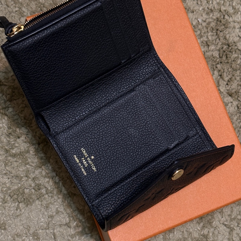 LV 黑色牛皮短夾-3