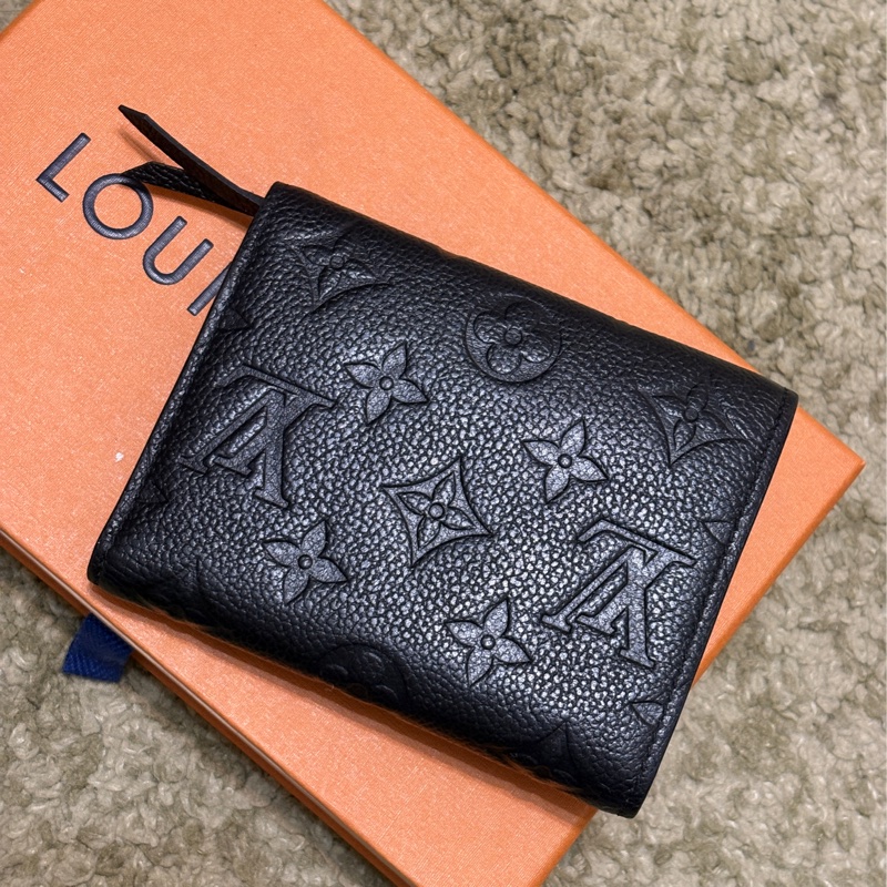 LV 黑色牛皮短夾-6