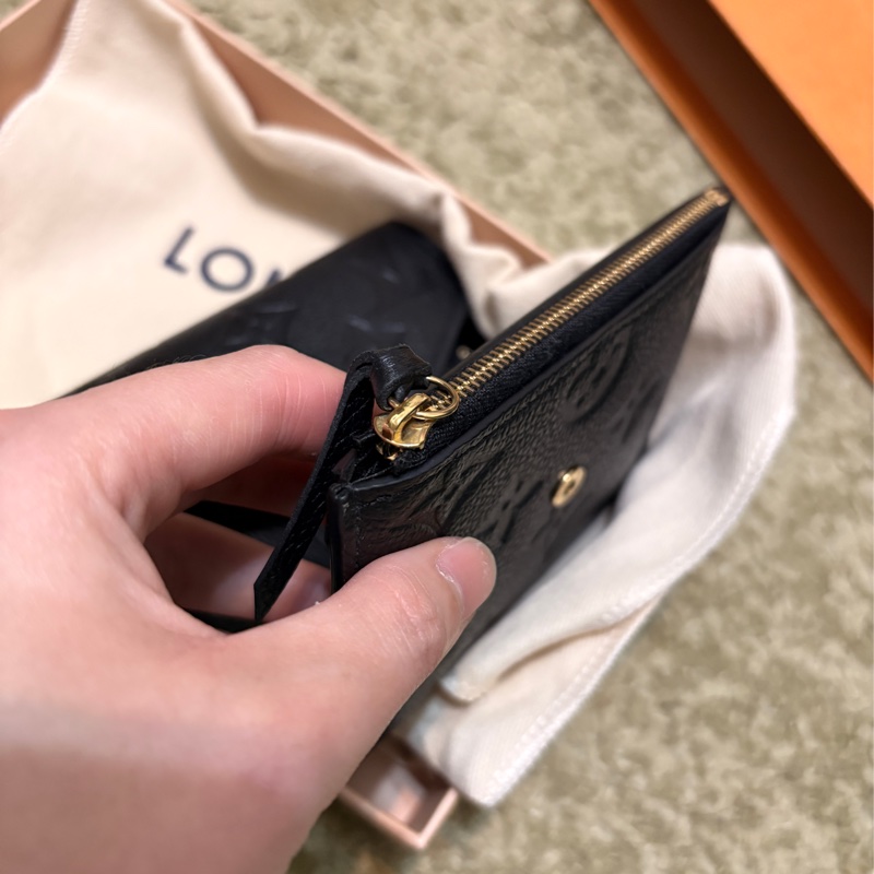 LV 黑色牛皮短夾-14