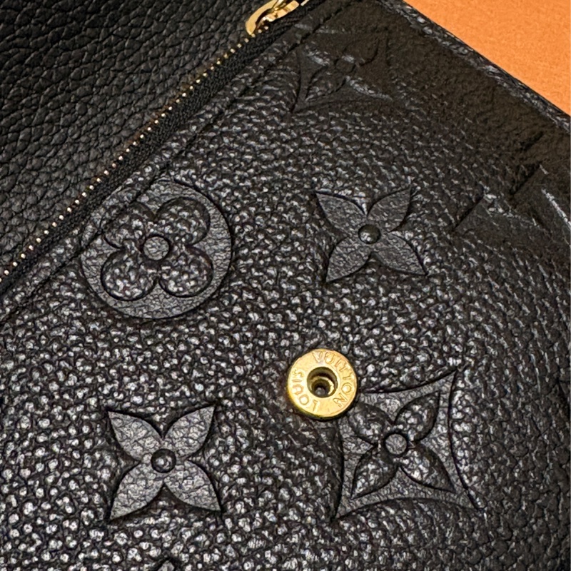 LV 黑色牛皮短夾-19