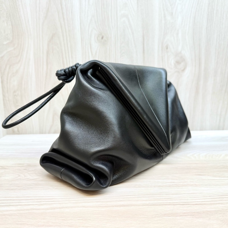 BV簡約獨特✨黑羊皮Trine系列手拿包622712-4