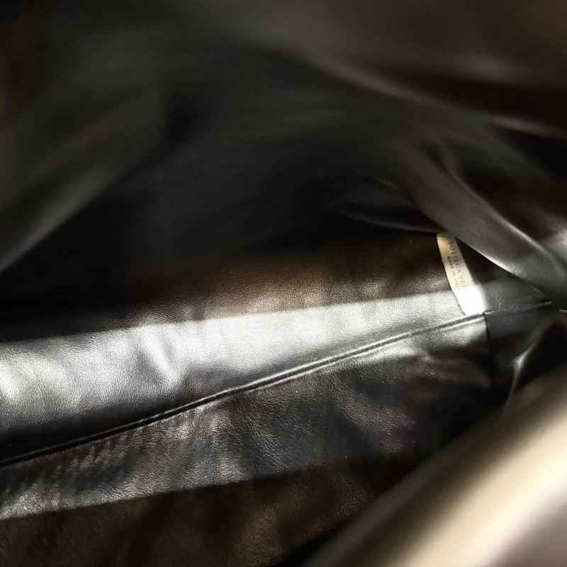 BV簡約獨特✨黑羊皮Trine系列手拿包622712-7