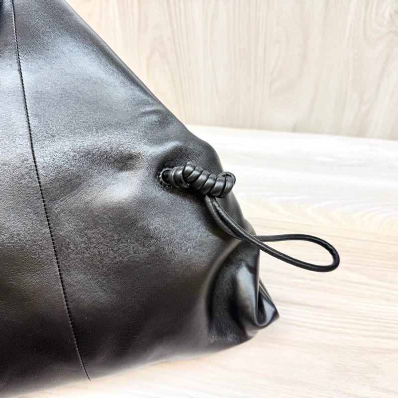 BV簡約獨特✨黑羊皮Trine系列手拿包622712-9