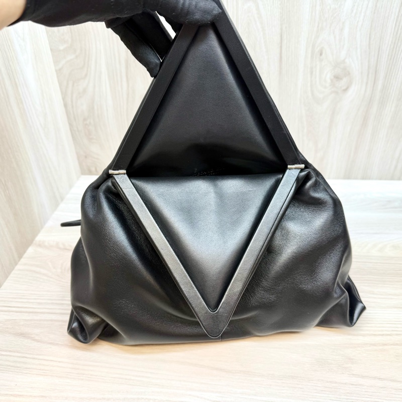 BV簡約獨特✨黑羊皮Trine系列手拿包622712-12