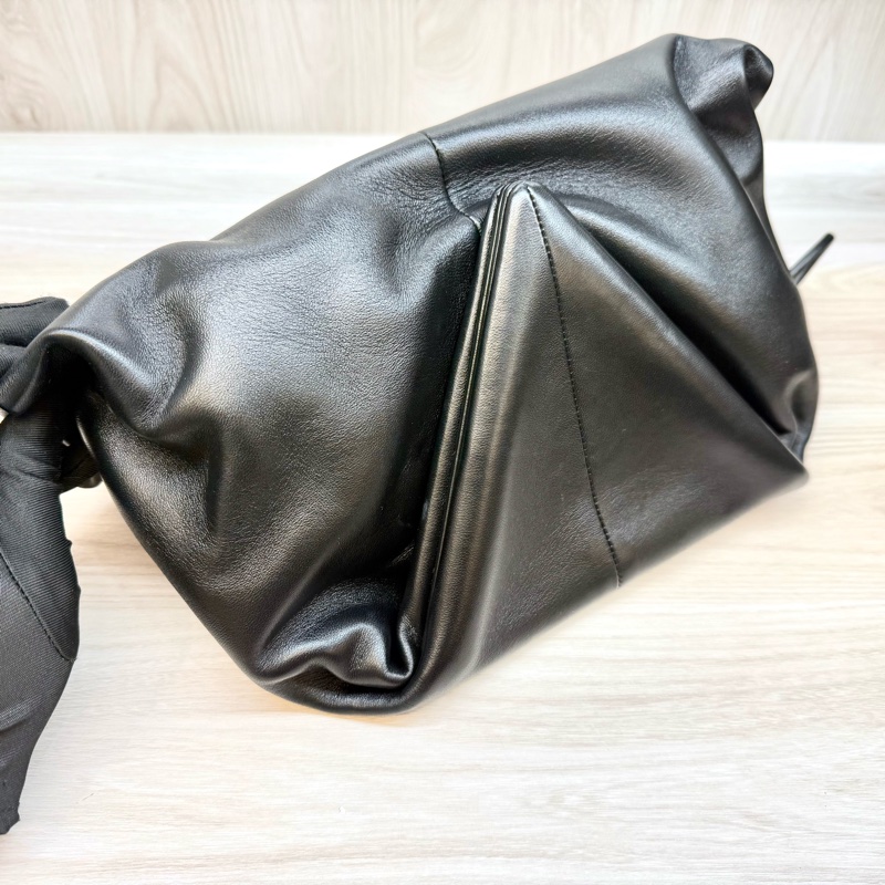 BV簡約獨特✨黑羊皮Trine系列手拿包622712-16