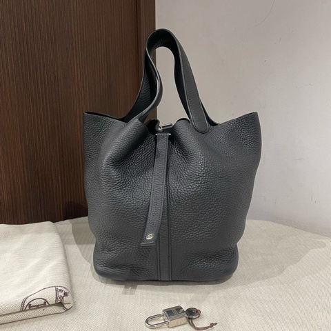 Hermes愛馬仕picotin 22黑銀菜籃子，C刻牛皮，黑銀配色高級 配件防塵鑰匙鎖。