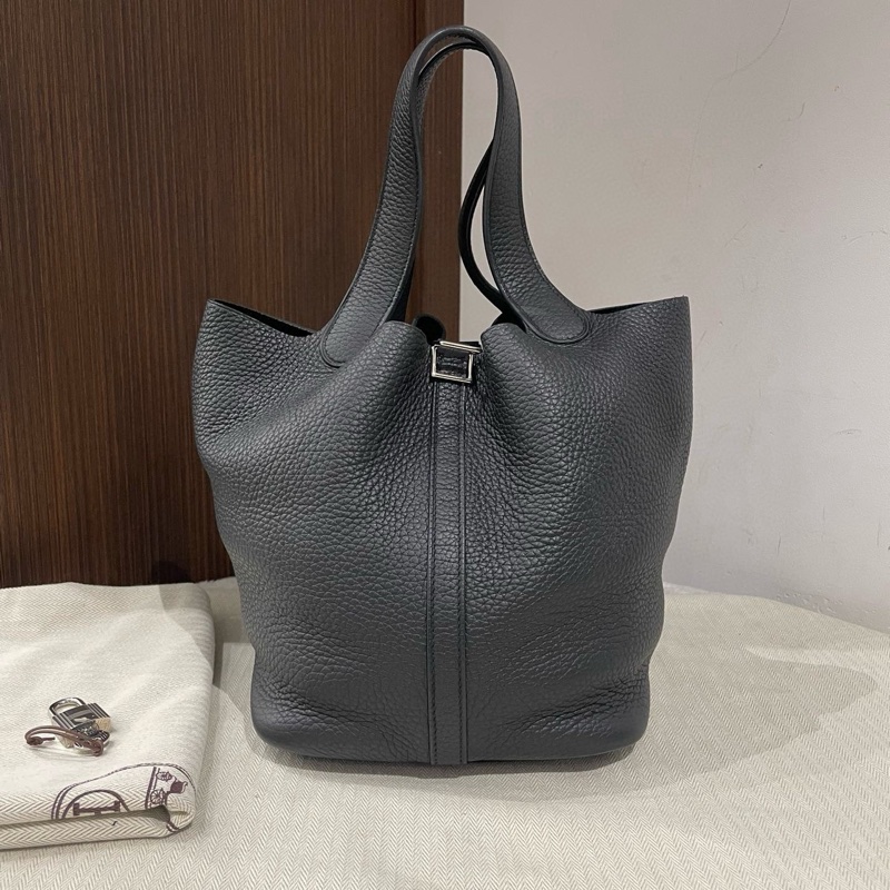 Hermes愛馬仕picotin 22黑銀菜籃子，C刻牛皮，黑銀配色高級 配件防塵鑰匙鎖。-1