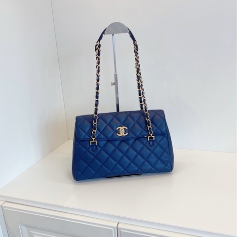 【98新🆕】Chanel Navy海軍藍色金扣翻蓋書包扣鏈條tote 單肩包