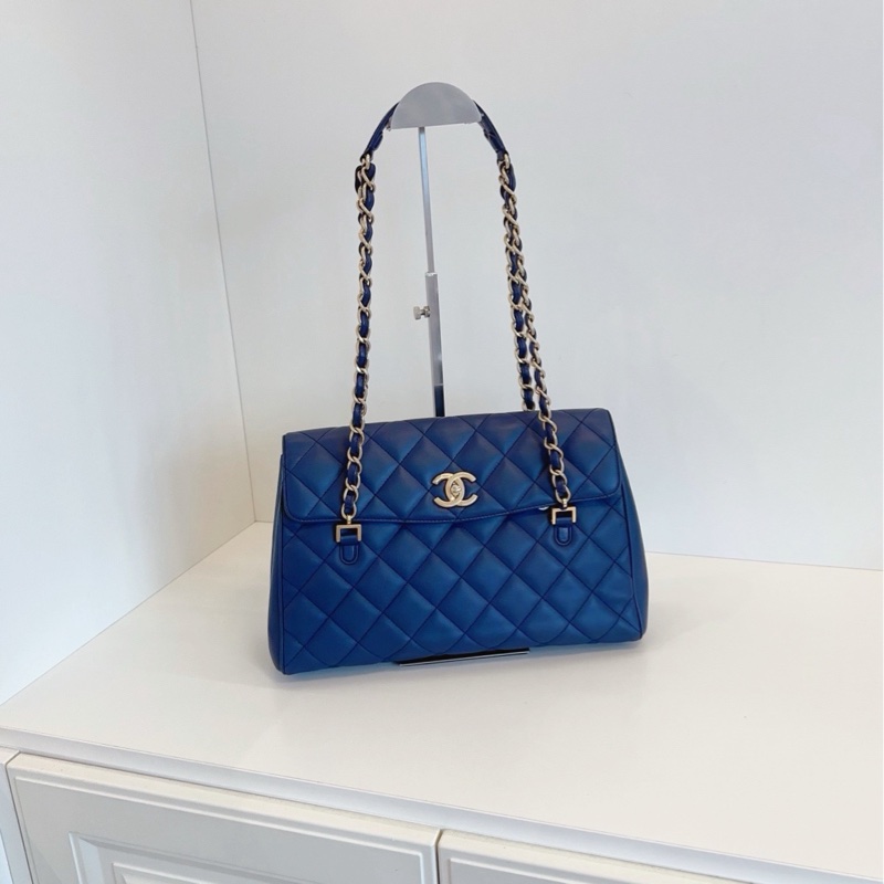 【98新🆕】Chanel Navy海軍藍色金扣翻蓋書包扣鏈條tote 單肩包-0