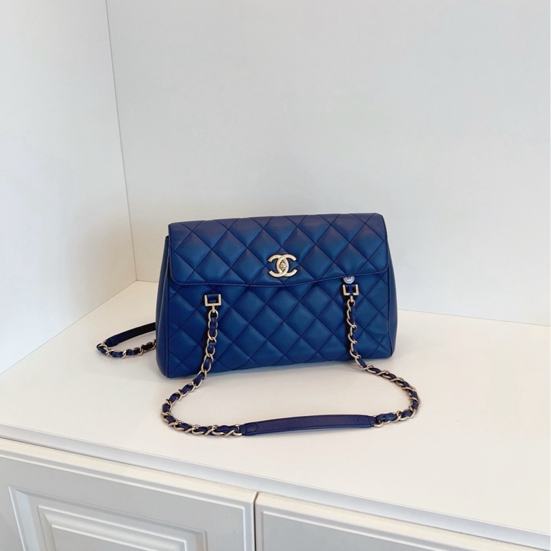 【98新🆕】Chanel Navy海軍藍色金扣翻蓋書包扣鏈條tote 單肩包-3