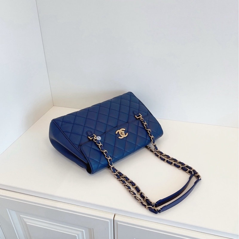 【98新🆕】Chanel Navy海軍藍色金扣翻蓋書包扣鏈條tote 單肩包-4