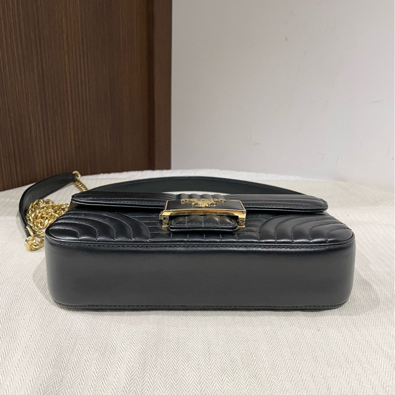 PRADA普拉達  品牌字母鏈條 皮革 單肩手提包  女款 黑色 ，絎縫工藝徽章扣 尺寸23/13/5cm-3