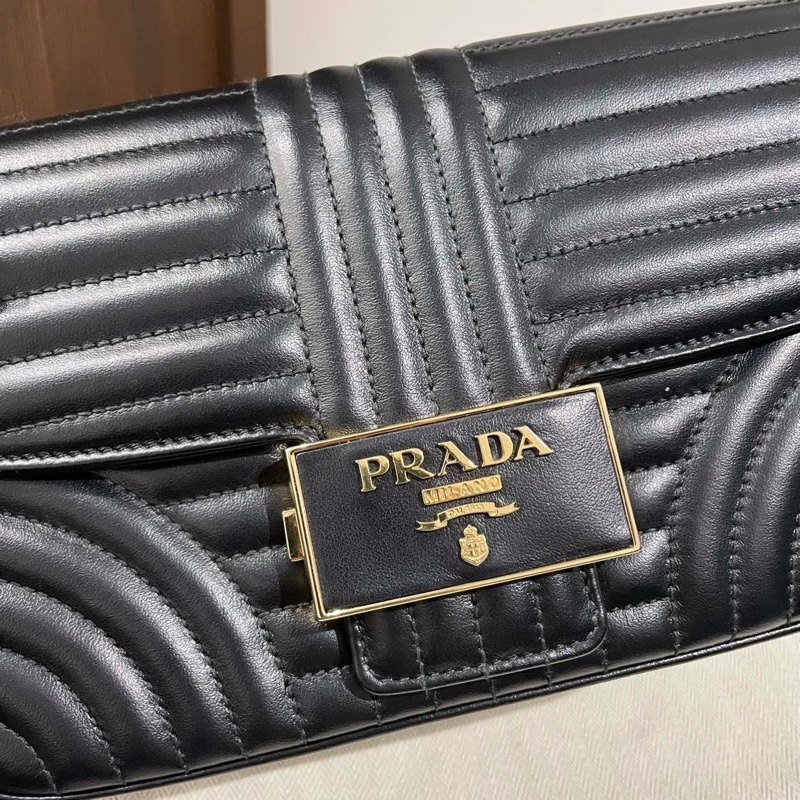 PRADA普拉達  品牌字母鏈條 皮革 單肩手提包  女款 黑色 ，絎縫工藝徽章扣 尺寸23/13/5cm-5