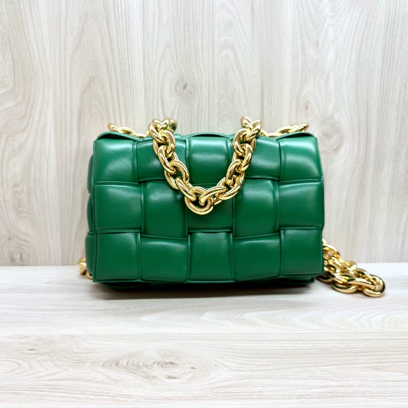 BV霸氣十足👍🏻綠羊皮Cassette大編織粗鏈枕頭包-2