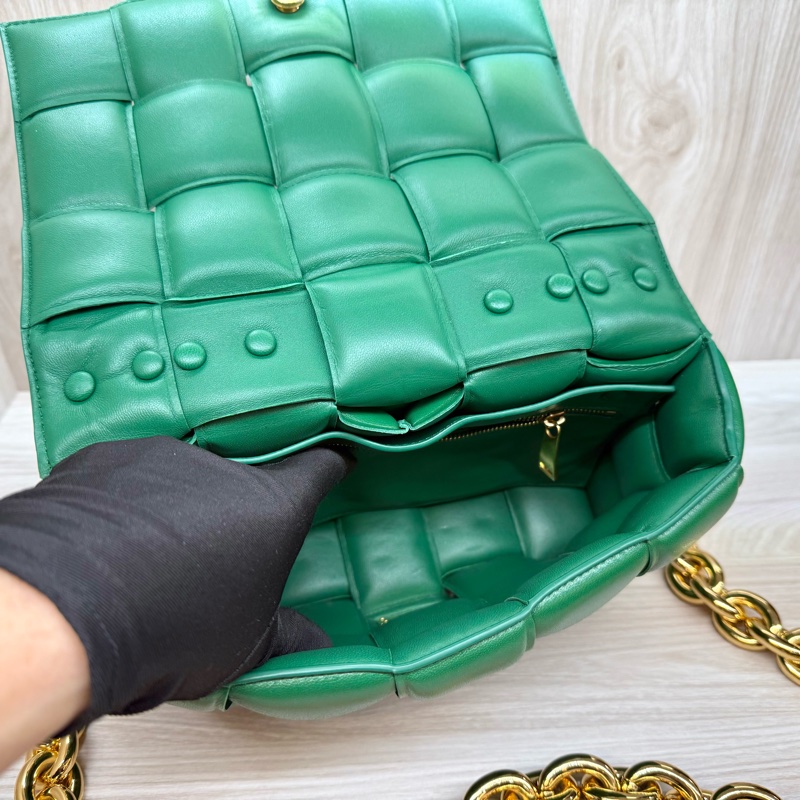 BV霸氣十足👍🏻綠羊皮Cassette大編織粗鏈枕頭包-13