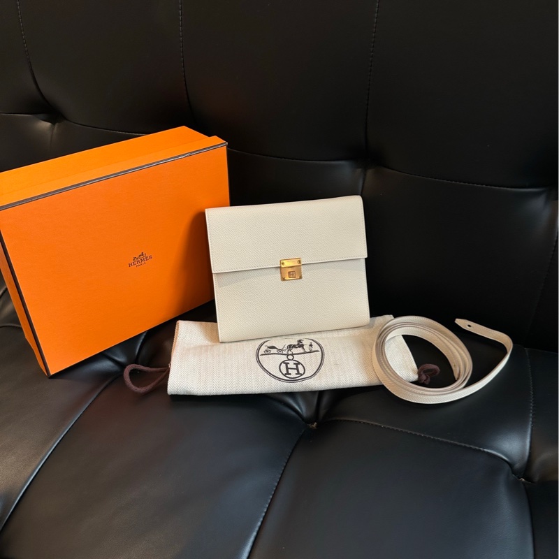 【閒置全套全膜🆕】Hermes  clic16 奶油白 Y刻 e皮 斜挎-0