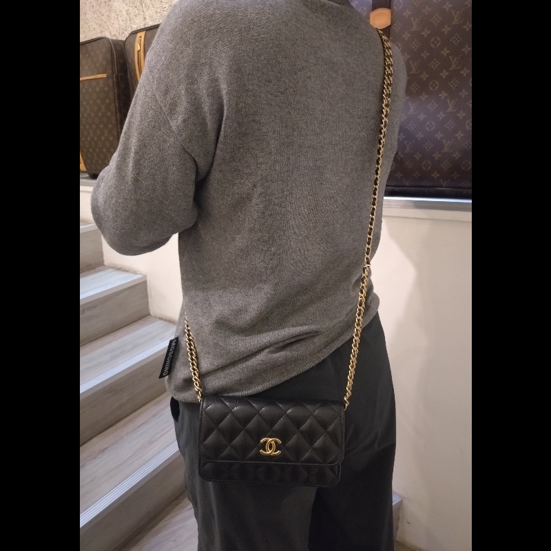 Chanel 雙排金鍊黑皮革口蓋手機斜背包-3