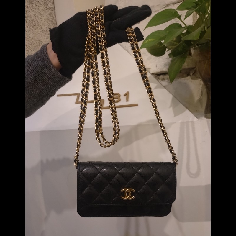 Chanel 雙排金鍊黑皮革口蓋手機斜背包-5