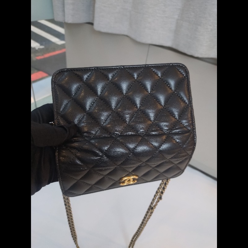 Chanel 雙排金鍊黑皮革口蓋手機斜背包-8