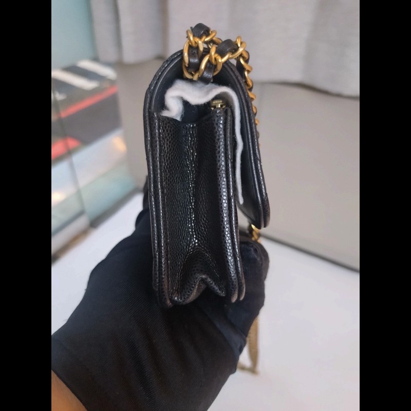 Chanel 雙排金鍊黑皮革口蓋手機斜背包-14
