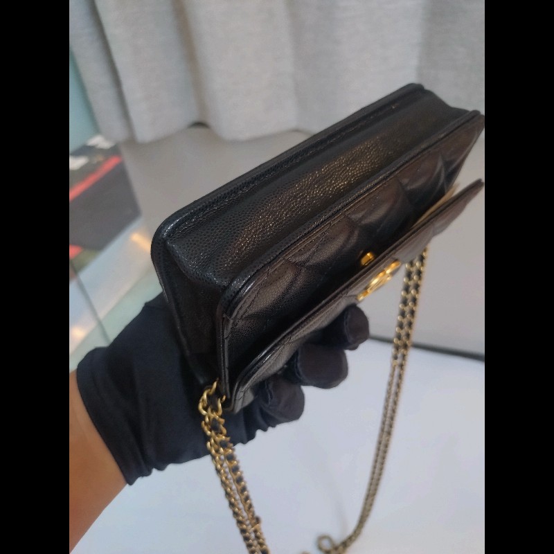 Chanel 雙排金鍊黑皮革口蓋手機斜背包-15