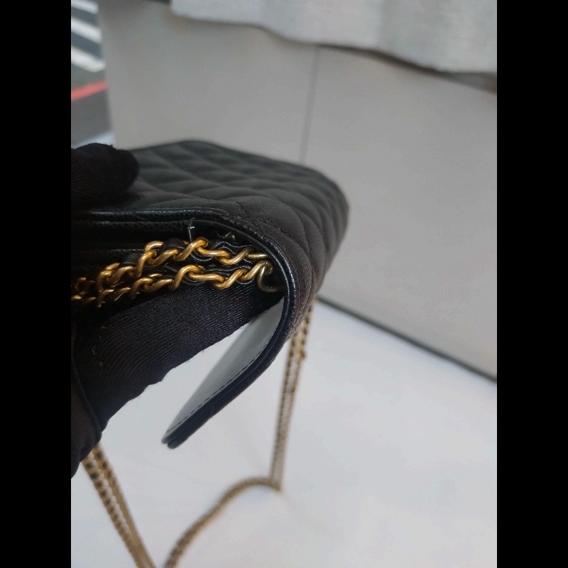Chanel 雙排金鍊黑皮革口蓋手機斜背包-17