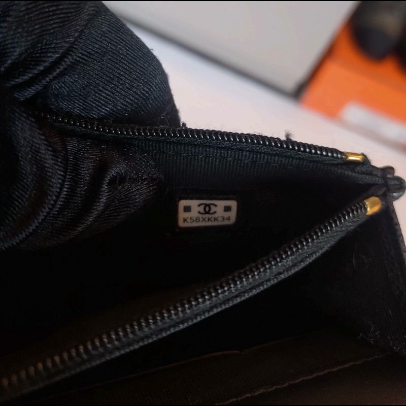 Chanel 雙排金鍊黑皮革口蓋手機斜背包-22